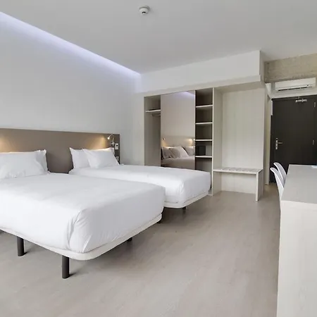 ホテル B＆b ドノスティア アエロプエルト 3*